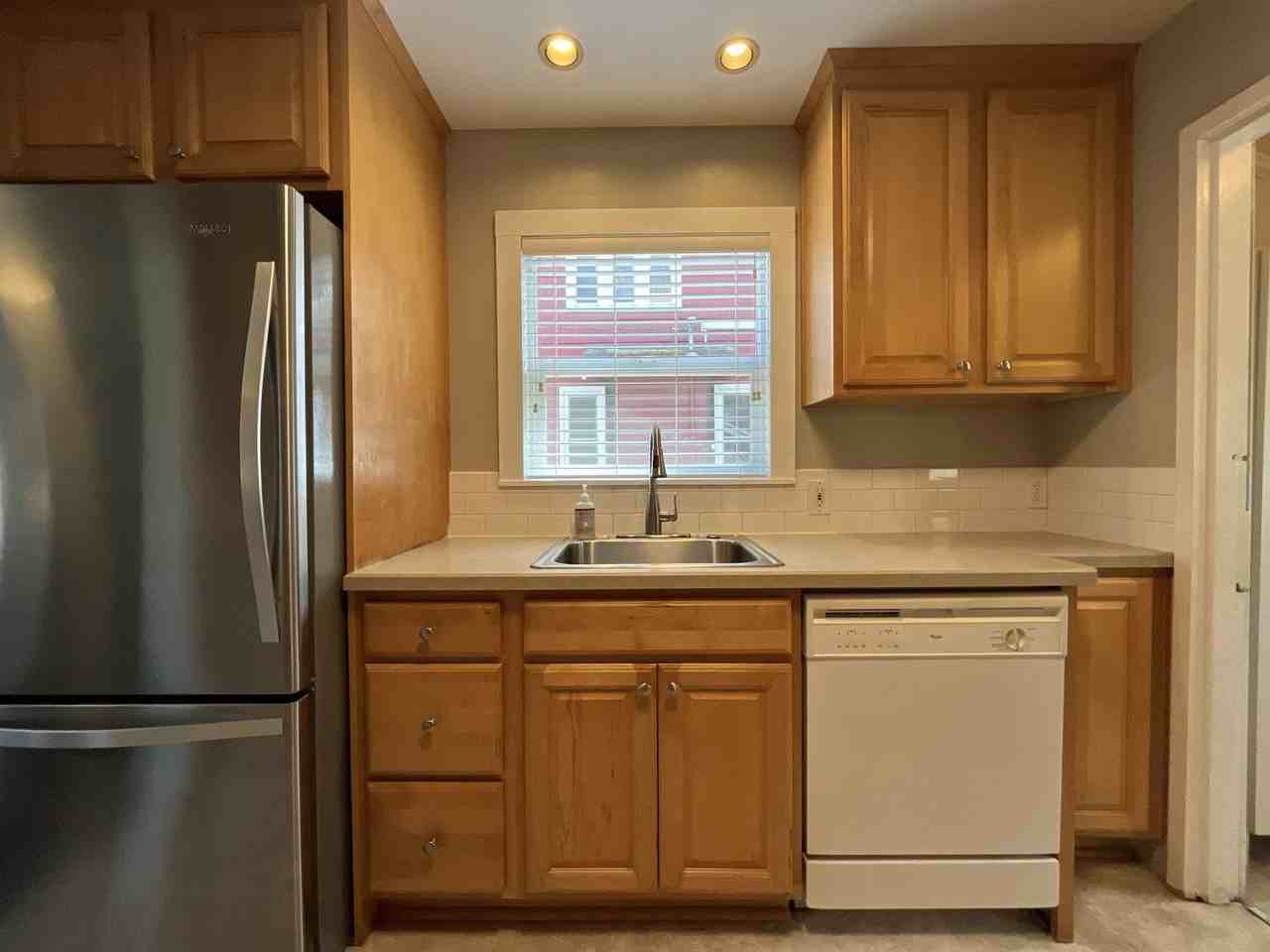 3355 Ne 73rd Ave - Photo 6 of 34