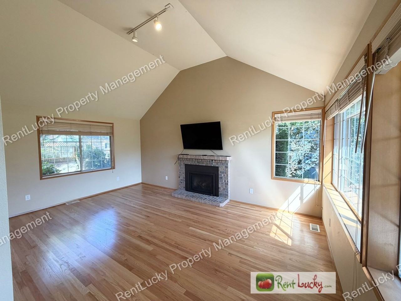 3734 Braeburn Dr Ne - Photo 4 of 26