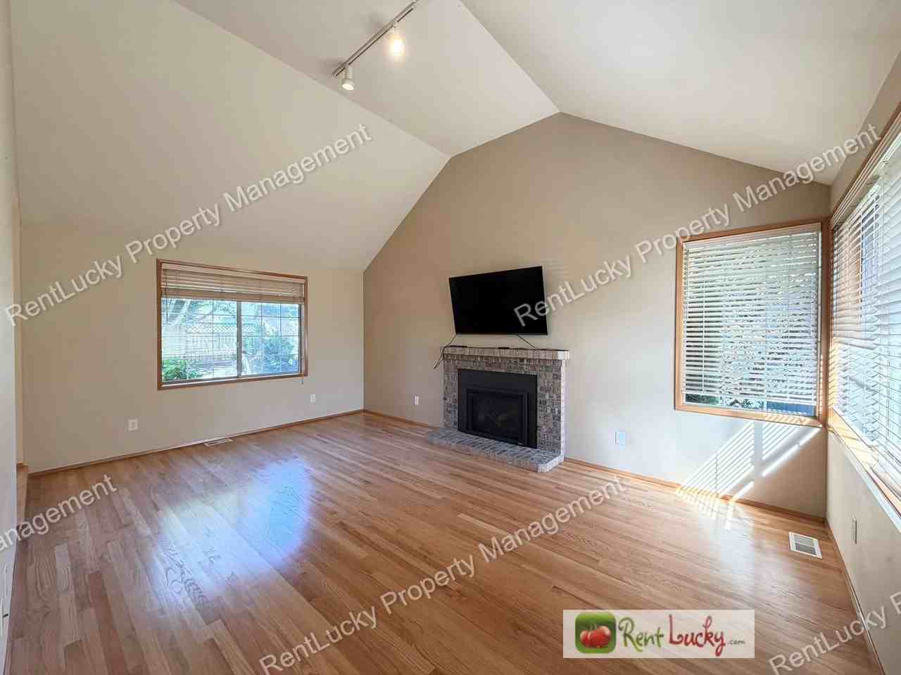 3734 Braeburn Dr Ne - Photo 5 of 26