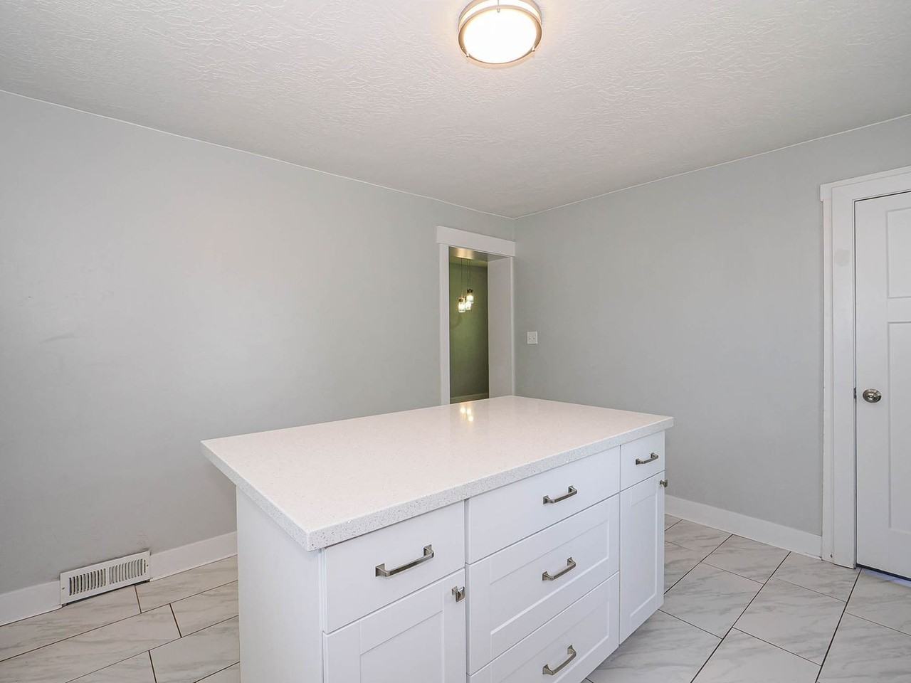 53 N 100 W - Photo 6 of 29