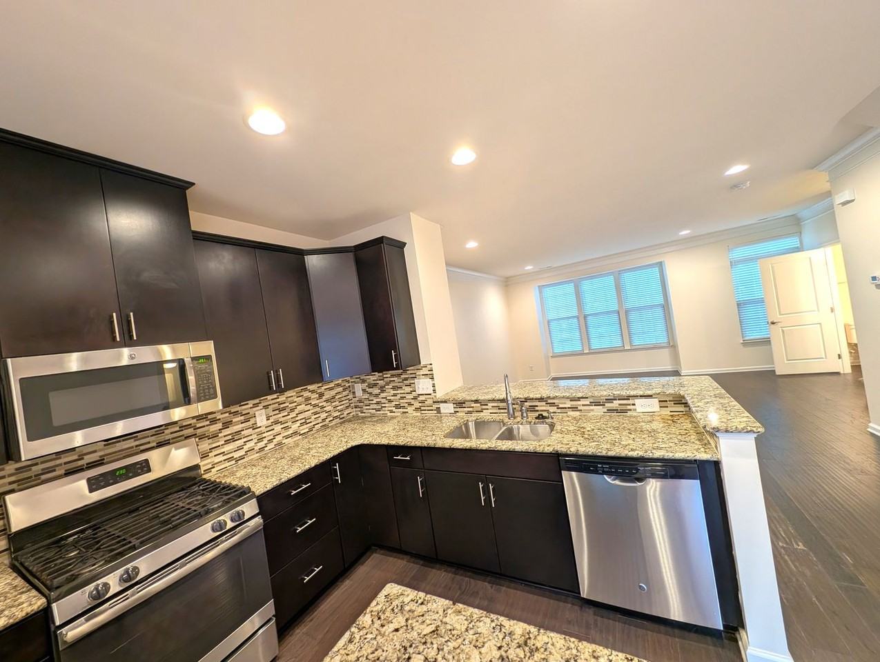 4061 Zilker Park Dr - Photo 3 of 26