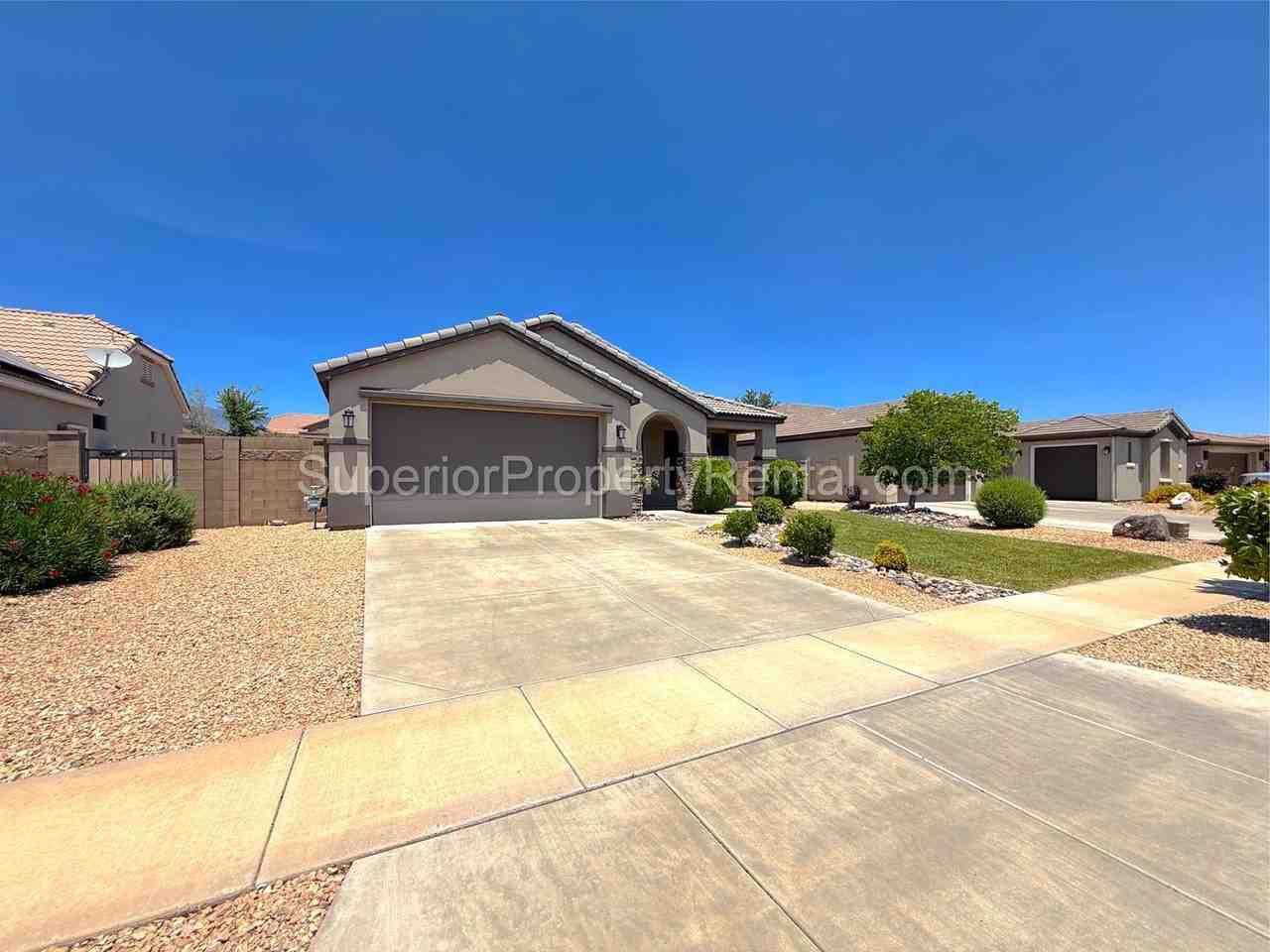 2701 E Upper Canyon Dr - Photo 2 of 21