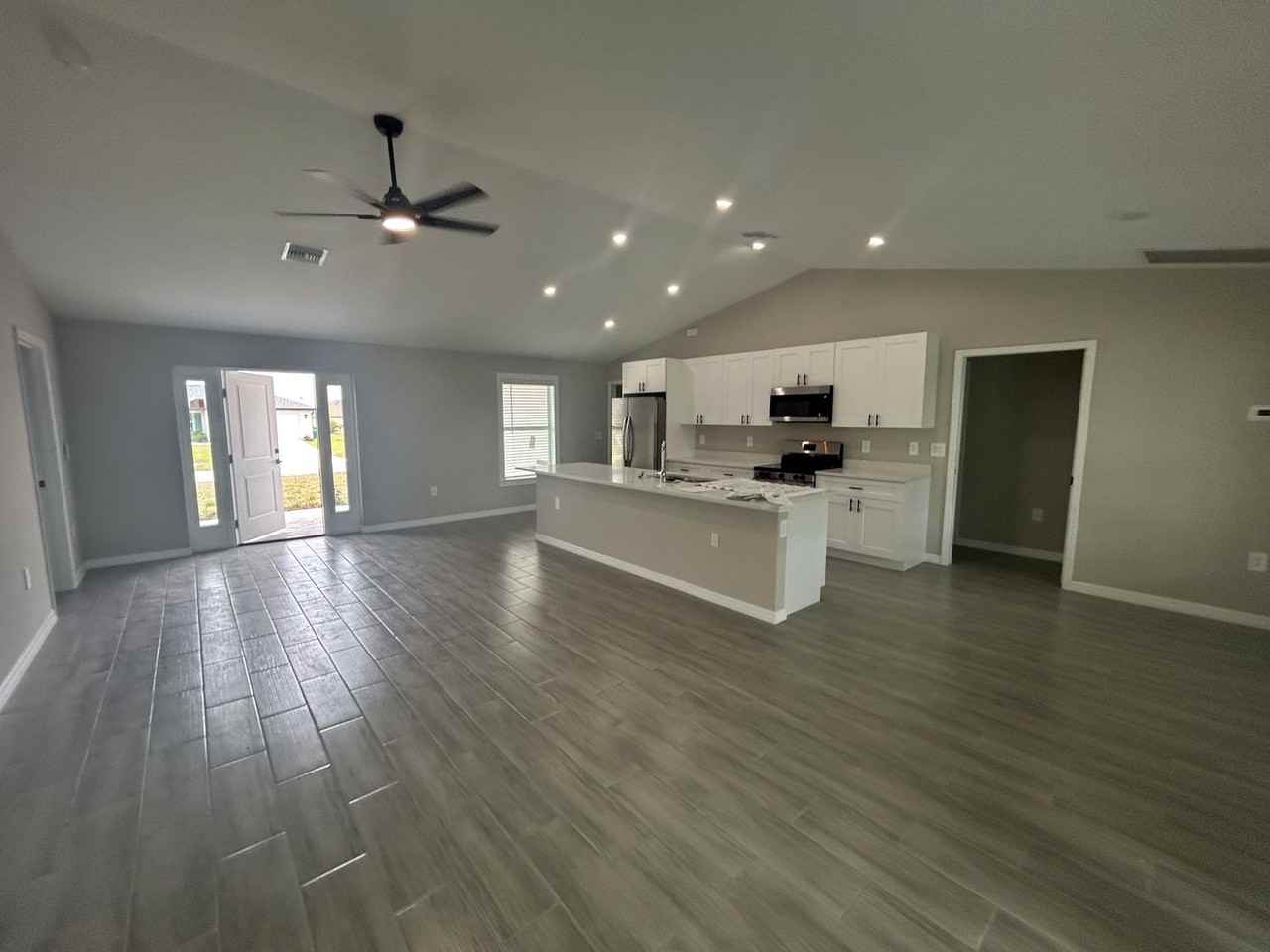 3804 Ne 9th Pl - Photo 3 of 17