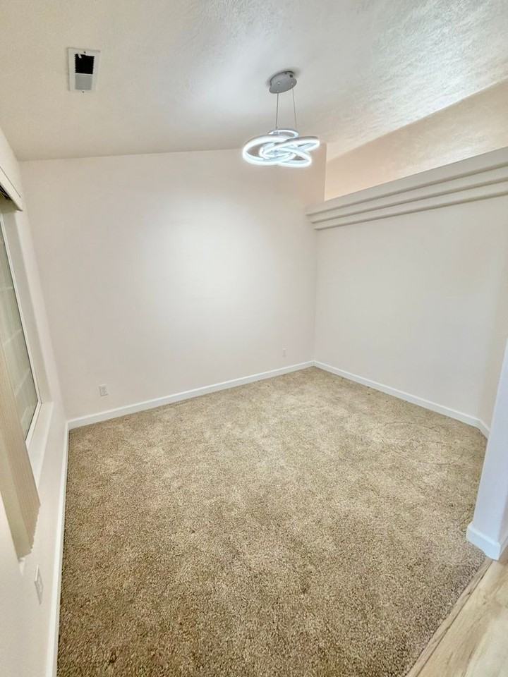 498 N 300 W - Photo 4 of 25