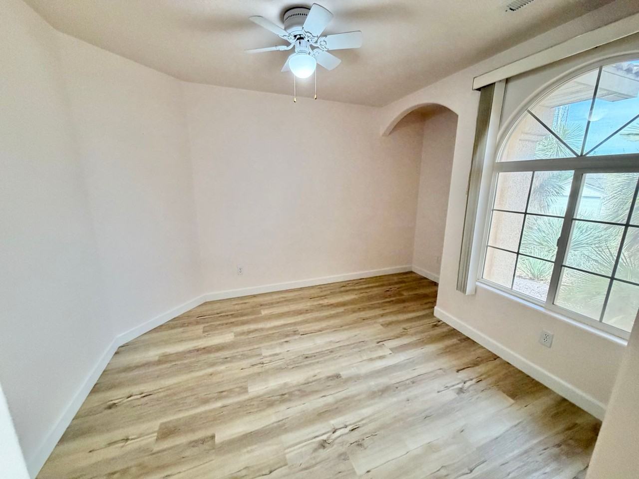 498 N 300 W - Photo 6 of 25