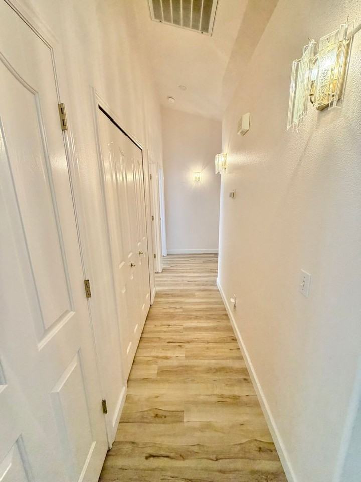 498 N 300 W - Photo 7 of 25