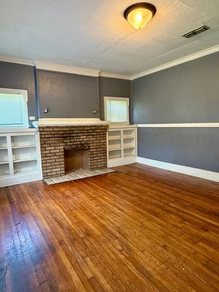 1348 W Kirby Pl - Photo 2 of 7