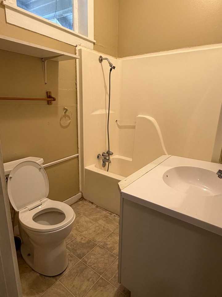 1348 W Kirby Pl - Photo 6 of 7