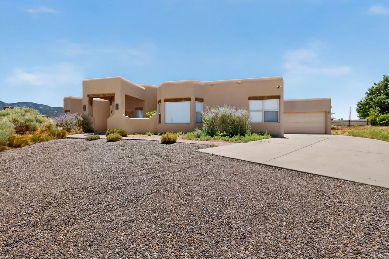 10900 San Francisco Rd Ne - Photo 4 of 43