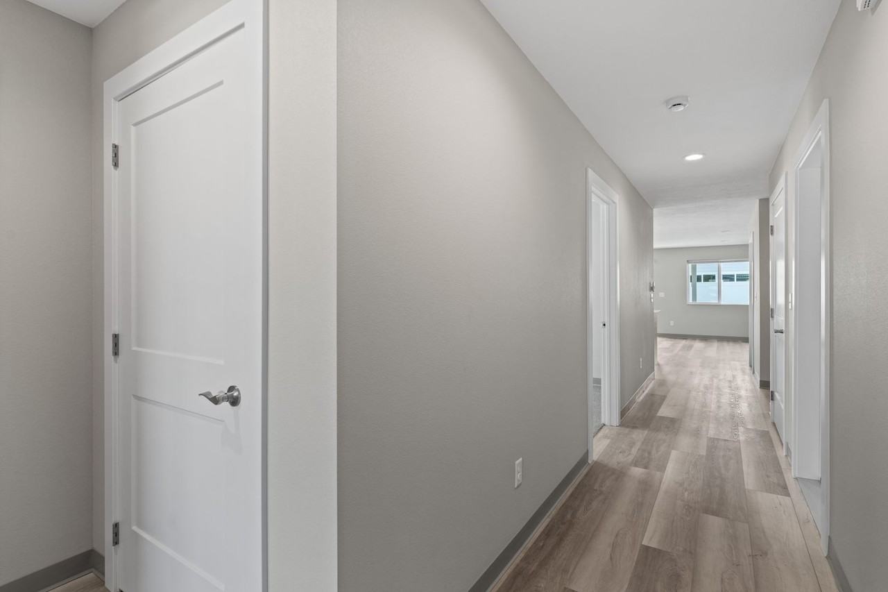 1623 N Selkirk Rd - Photo 4 of 32