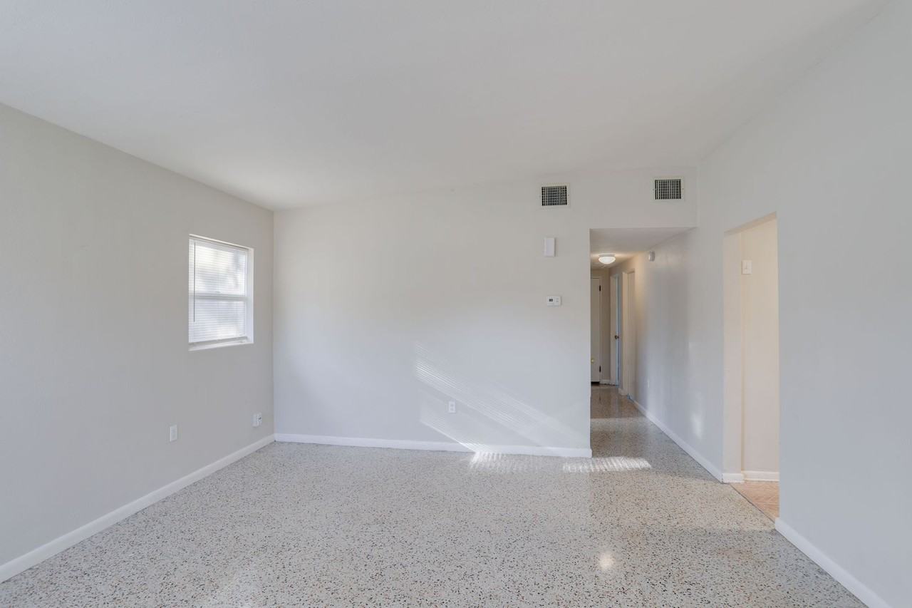 434 E Esther St - Photo 5 of 21