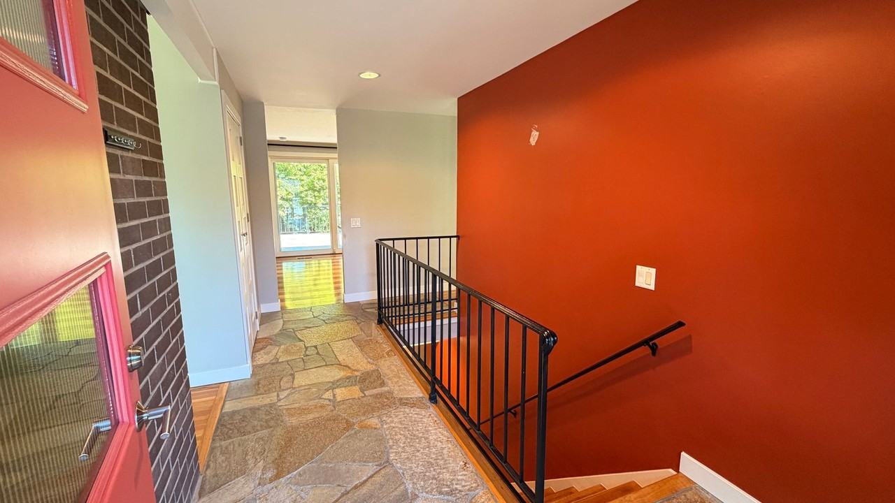 17420 Ne 11th St - Photo 3 of 29