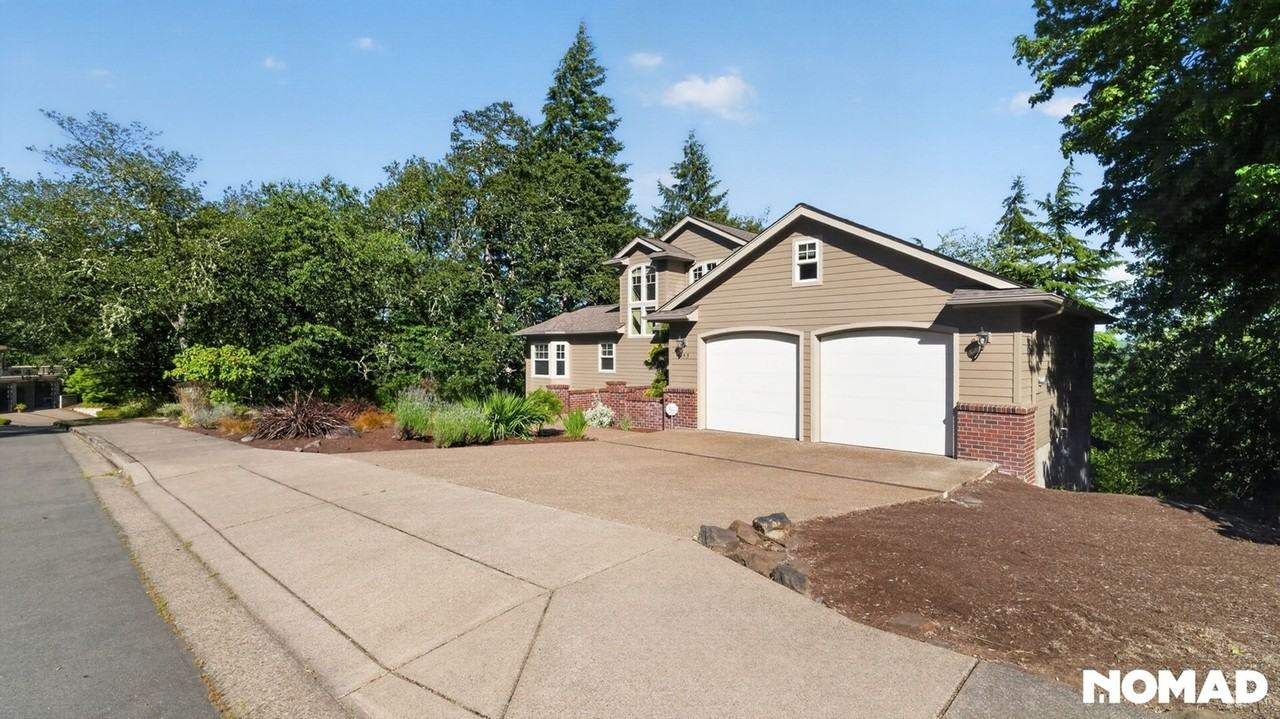 453 Dellwood Dr - Photo 3 of 43