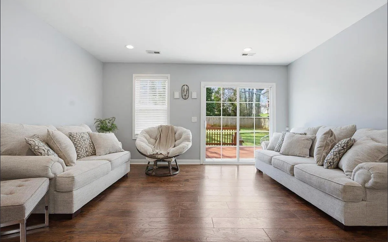 833 N Franklin Rd - Photo 2 of 16