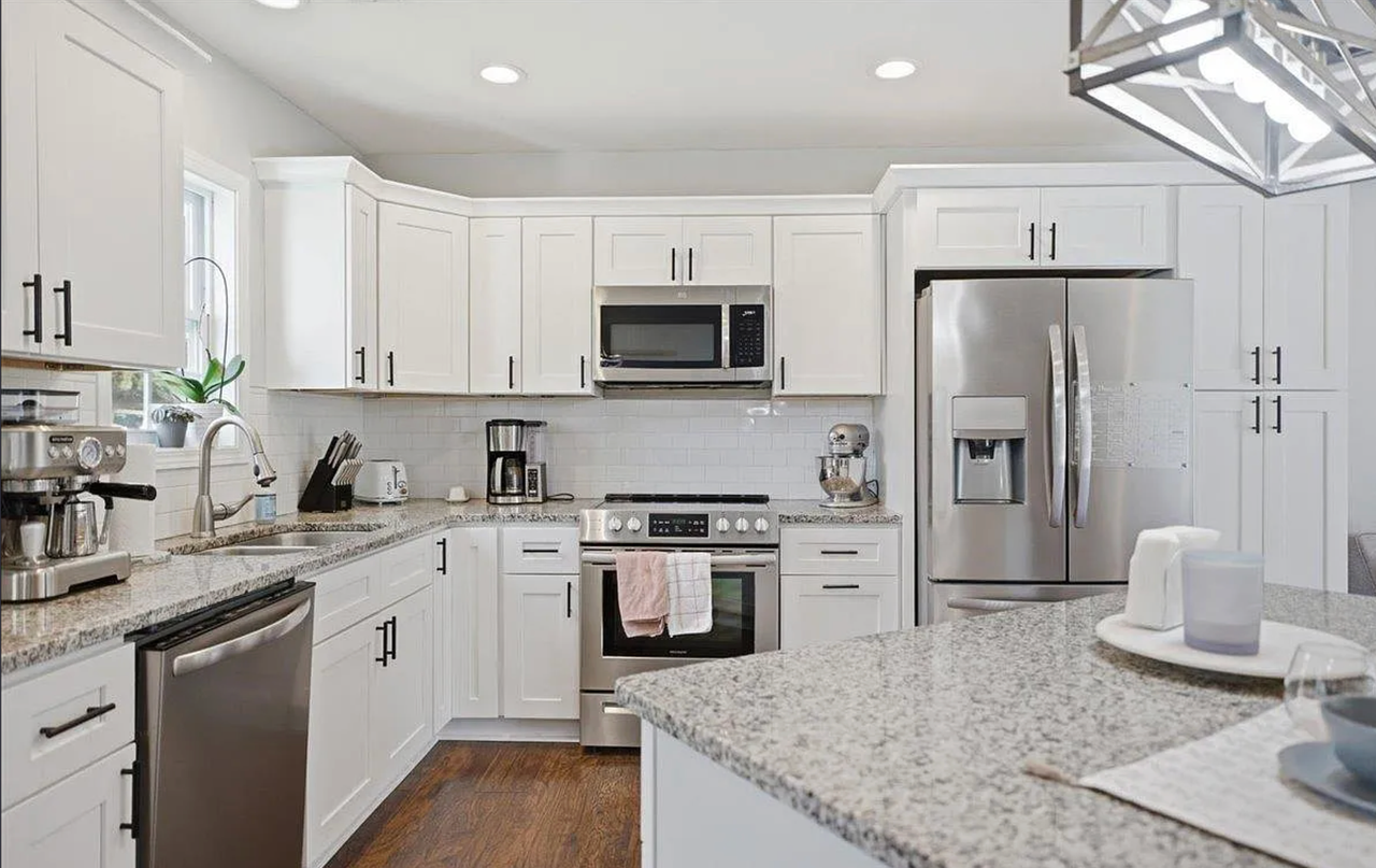 833 N Franklin Rd - Photo 5 of 16
