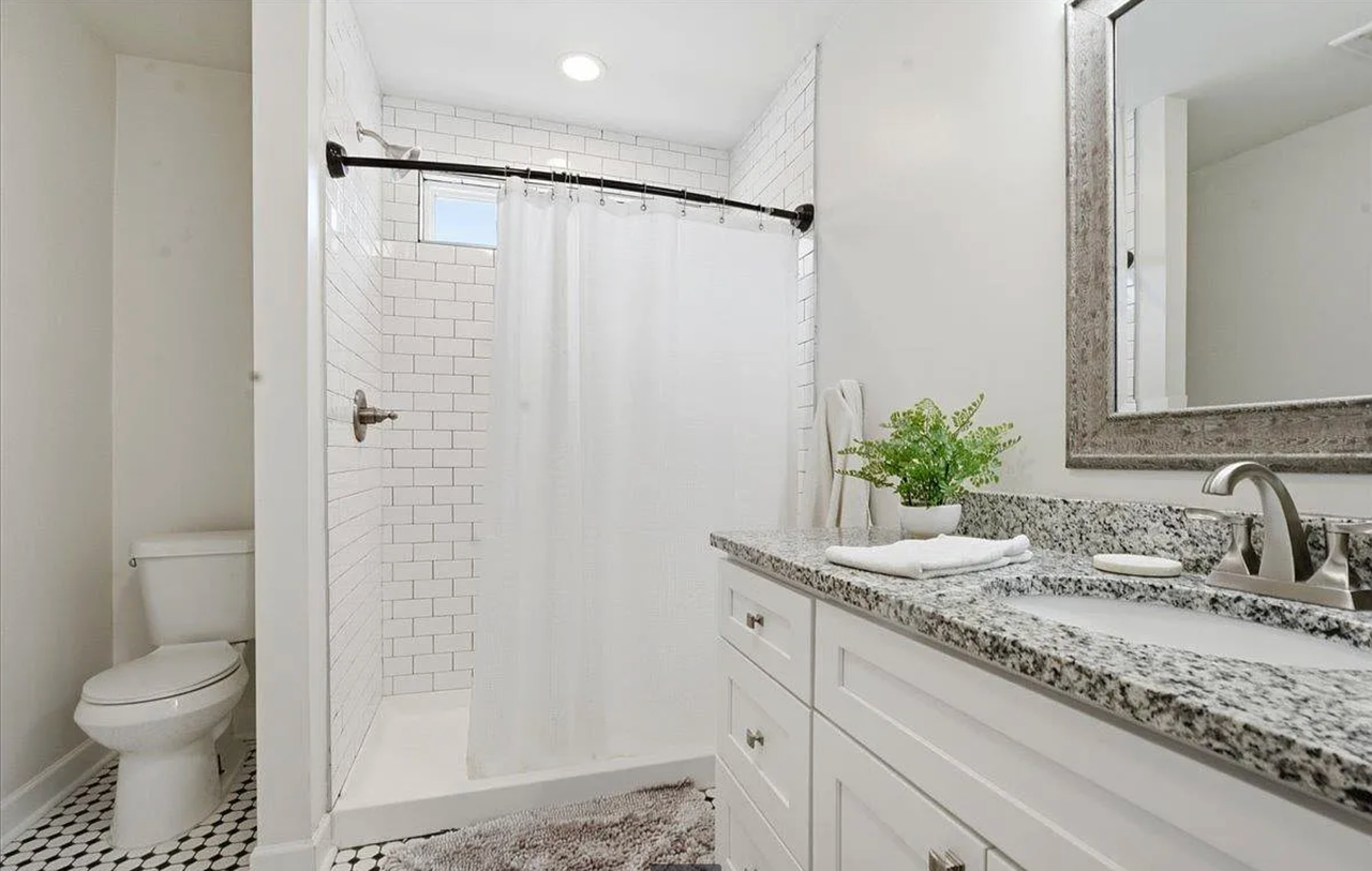 833 N Franklin Rd - Photo 7 of 16