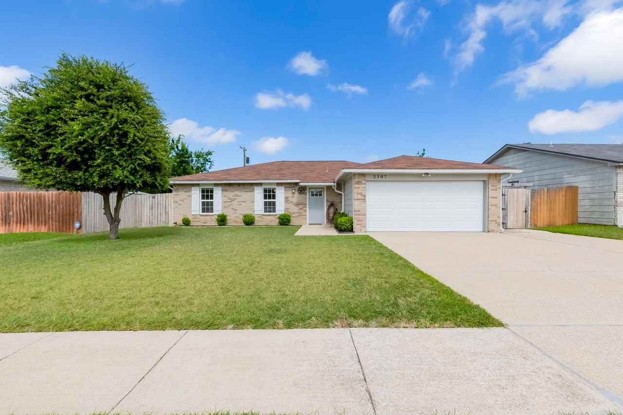 2307 Traverse Dr - Photo 2 of 36