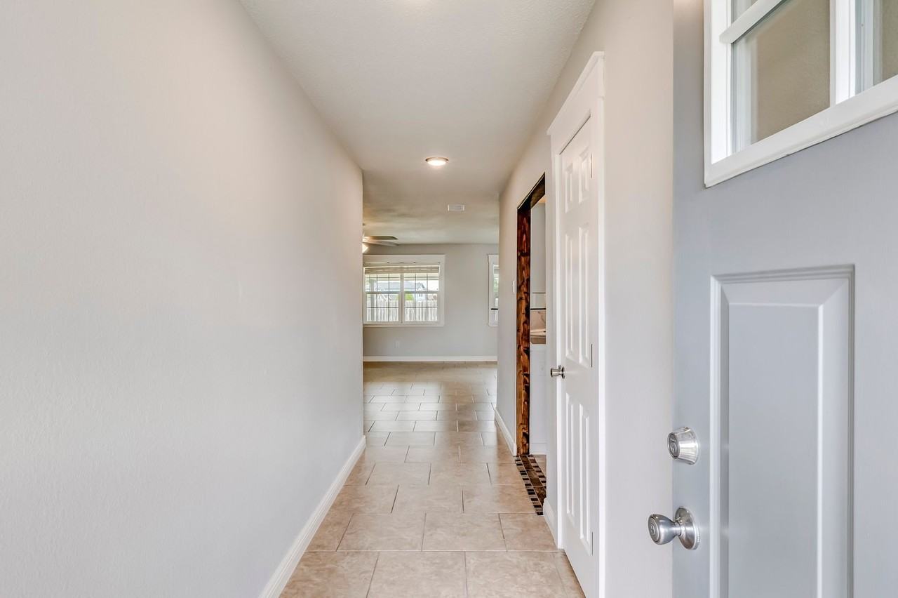 2307 Traverse Dr - Photo 5 of 36