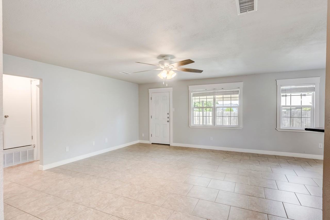 2307 Traverse Dr - Photo 6 of 36