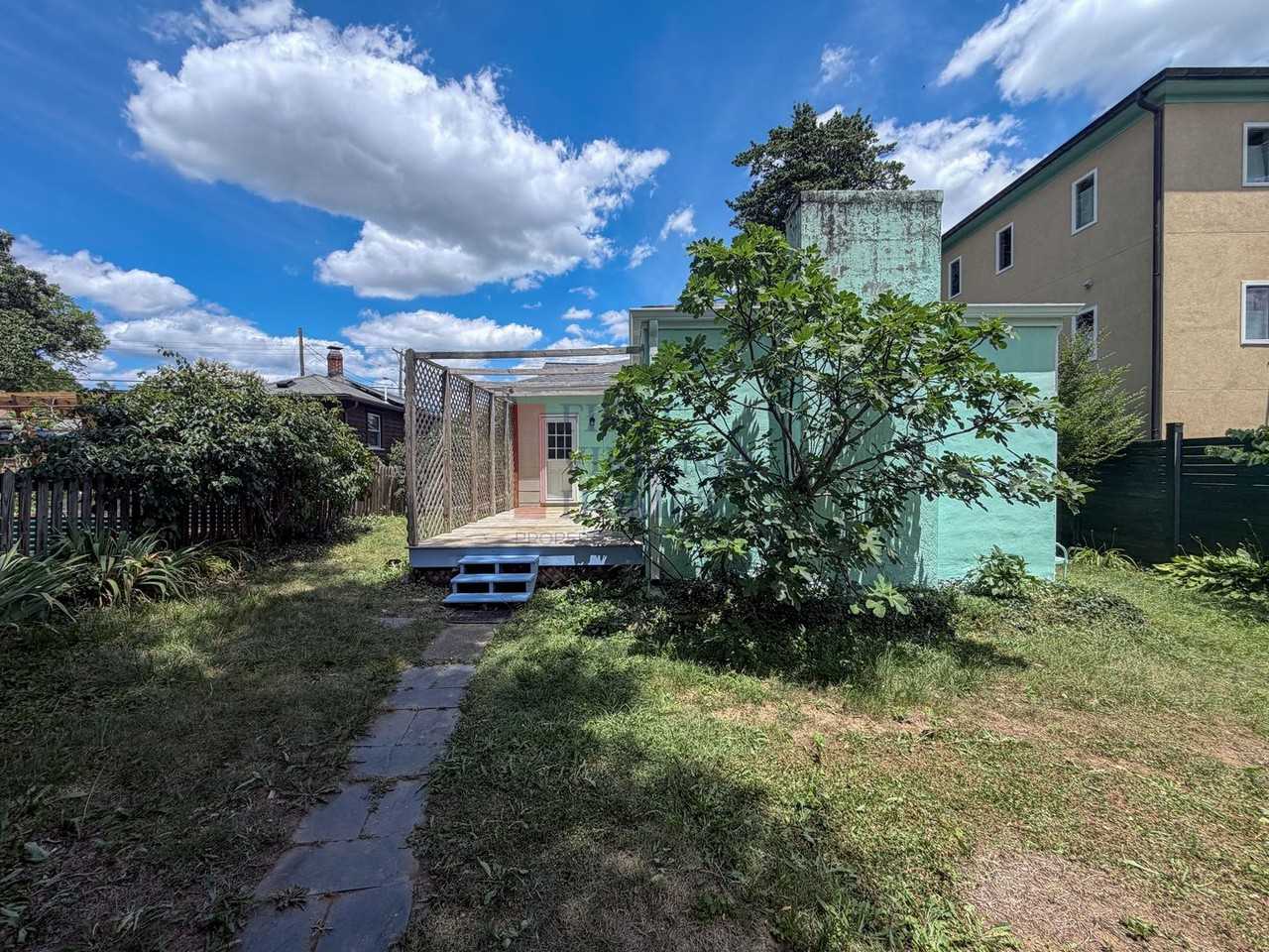 802 Elliott Ave - Photo 4 of 18