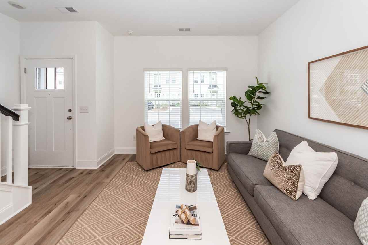 302 Twin Rivers Dr - Photo 6 of 36