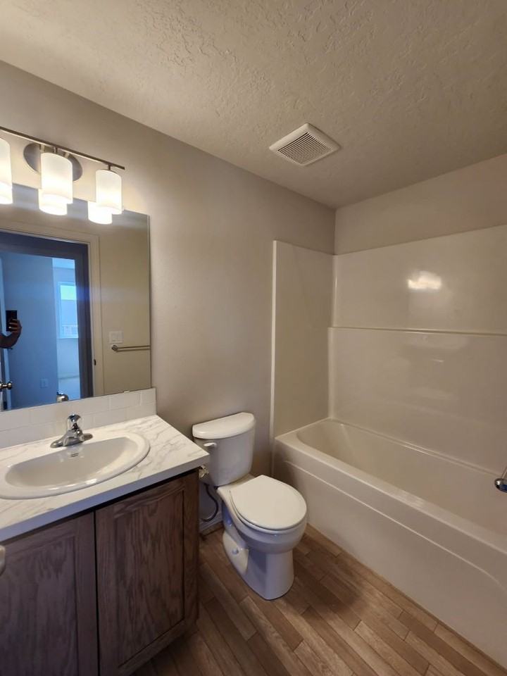 922 Se Starview Ave - Photo 5 of 10