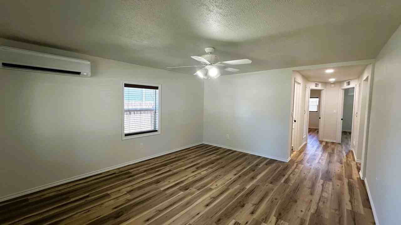 818 Ne Johnson St - Photo 3 of 12