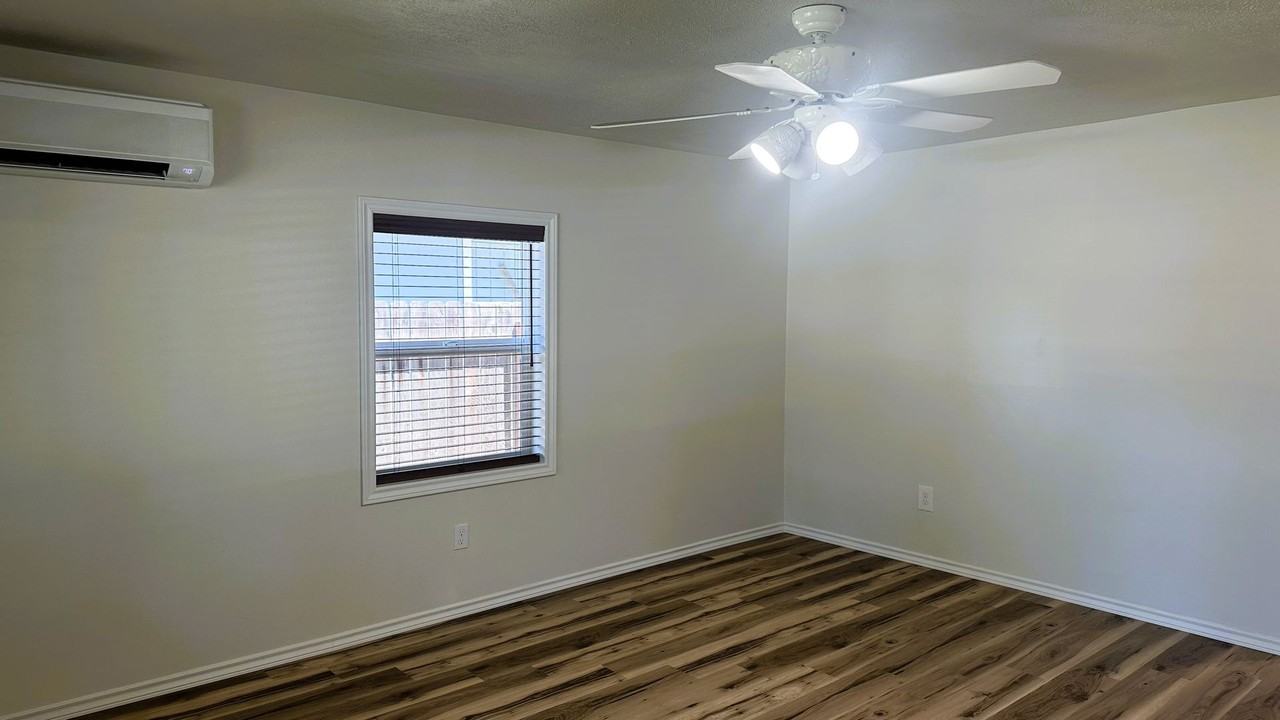 818 Ne Johnson St - Photo 4 of 12
