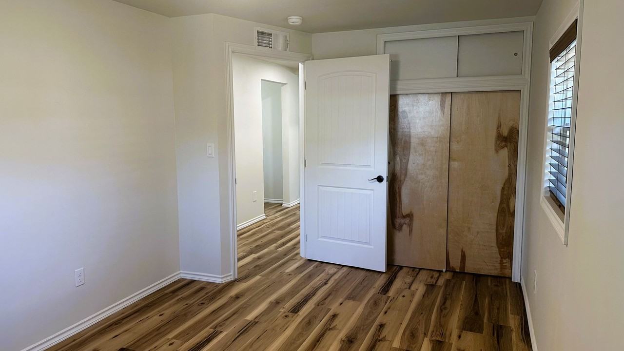 818 Ne Johnson St - Photo 5 of 12