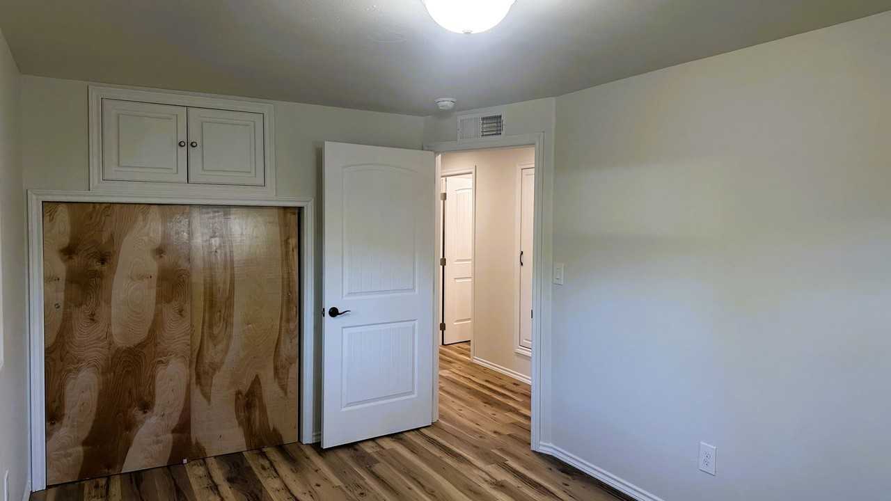 818 Ne Johnson St - Photo 6 of 12