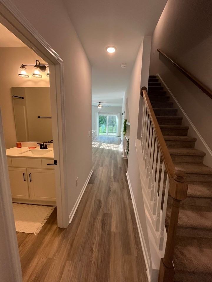 8329 Paramount Pt - Photo 4 of 32