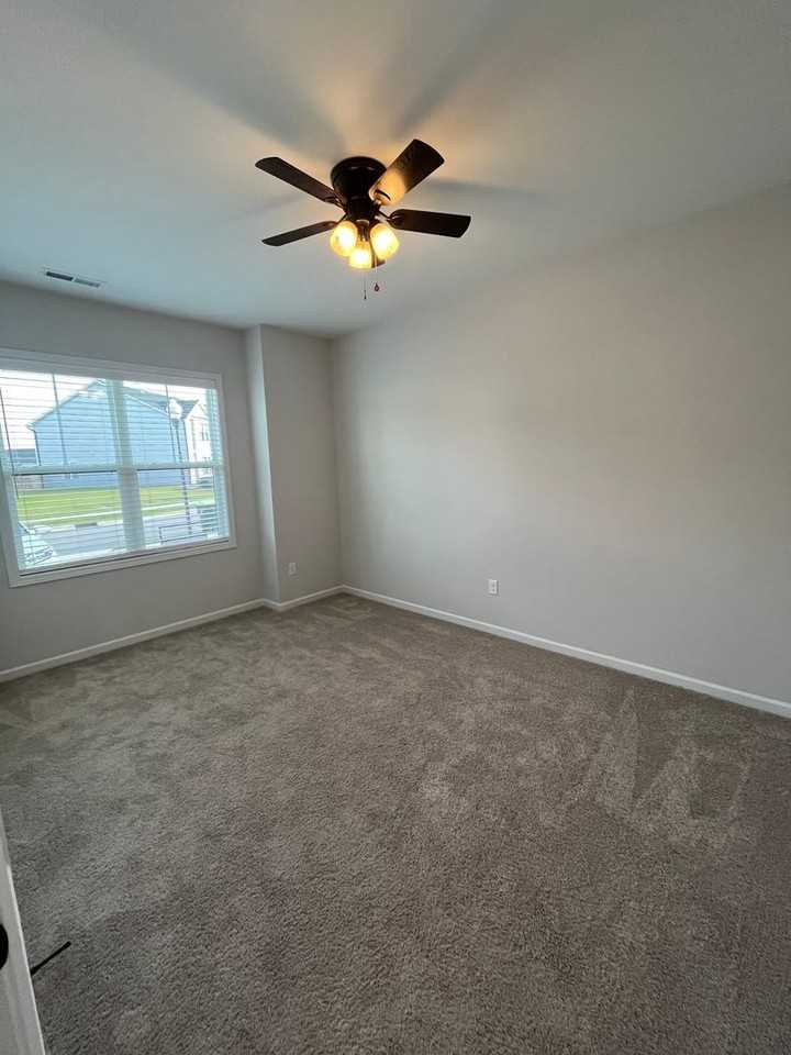 8329 Paramount Pt - Photo 6 of 32