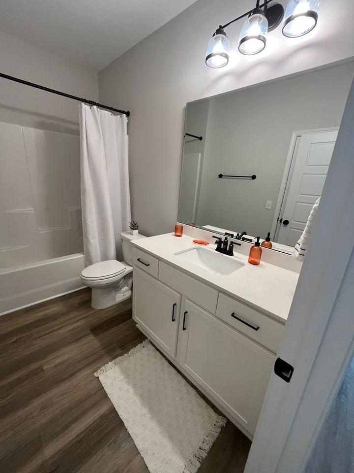 8329 Paramount Pt - Photo 7 of 32