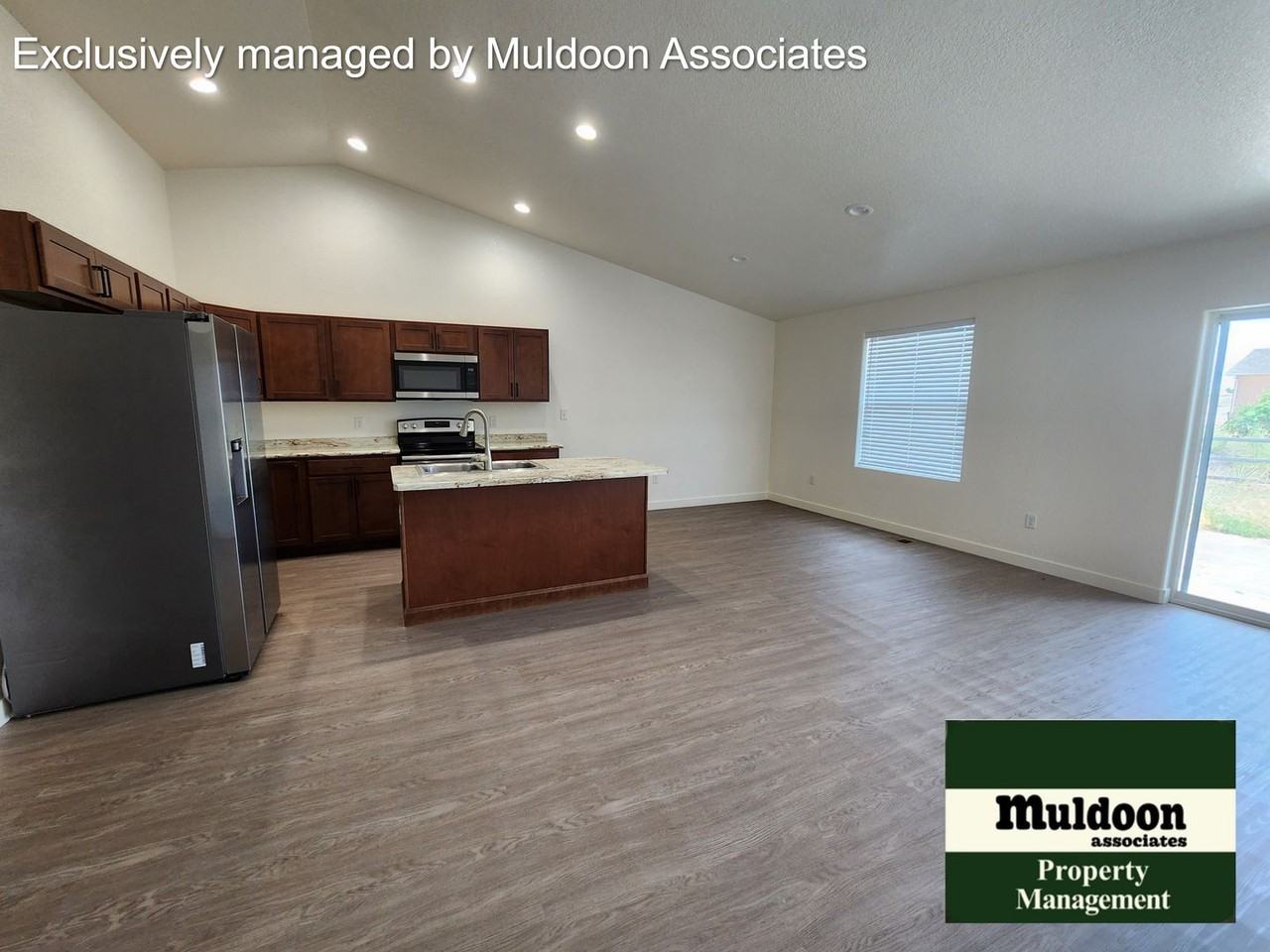 251 W Acorn Dr - Photo 2 of 10