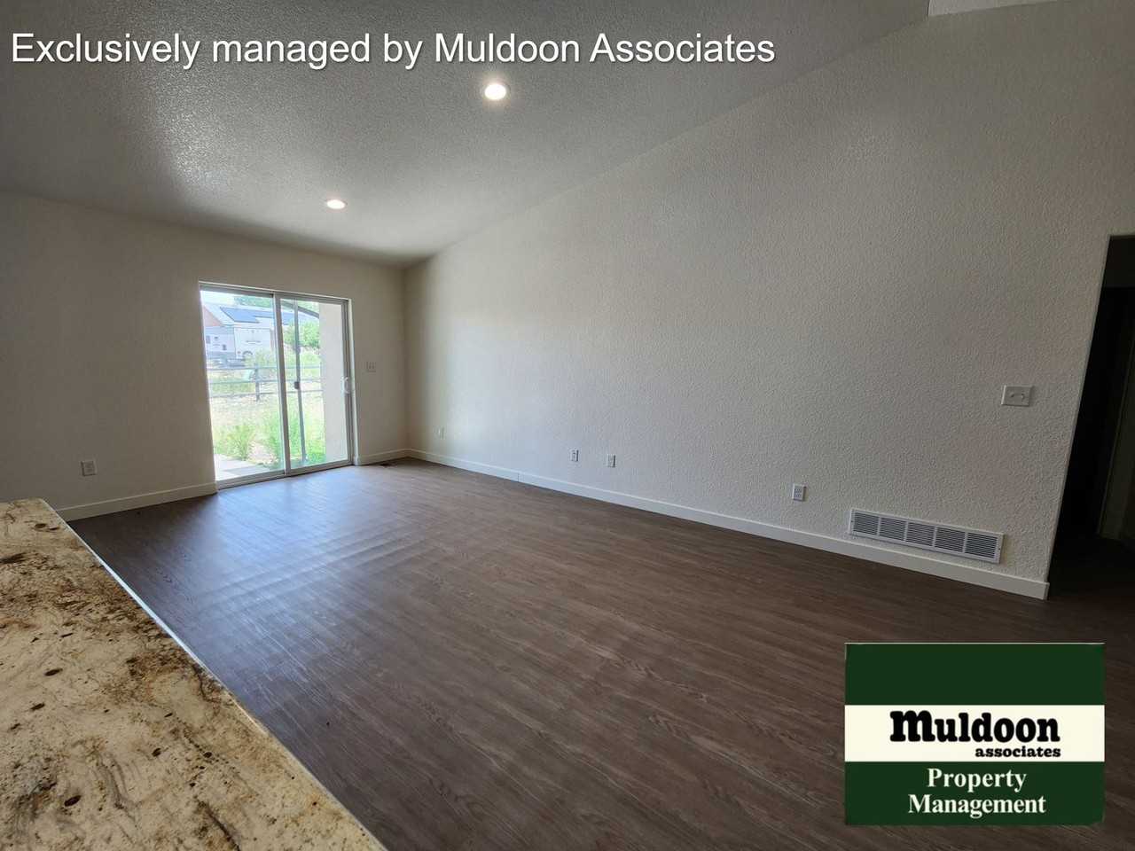 251 W Acorn Dr - Photo 4 of 10