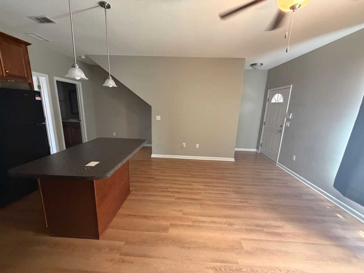 1930 Durham Ave - Photo 4 of 13