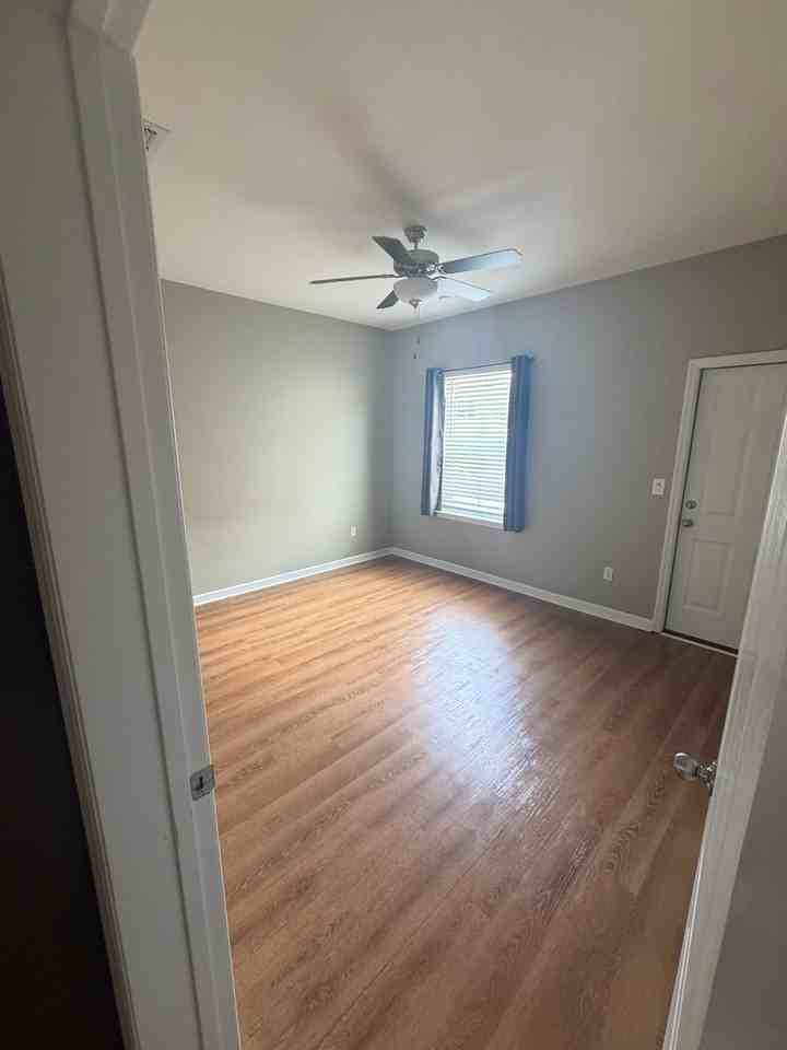 1930 Durham Ave - Photo 5 of 13