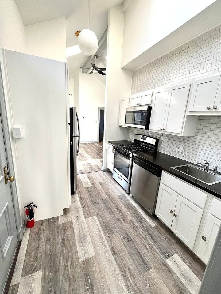 1416 Sheffield St - Photo 2 of 20