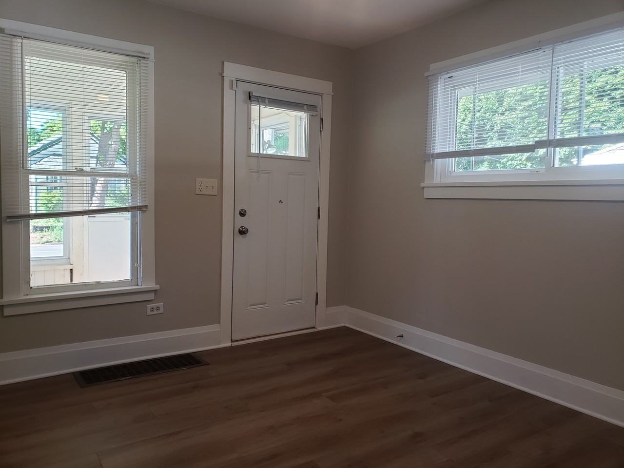 2709 Commercial Ave #NA - Photo 5 of 17