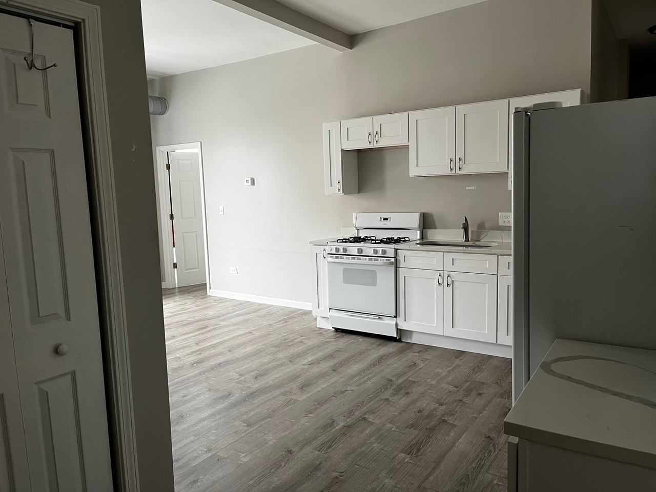 543 N Noble St #2R - Photo 2 of 14