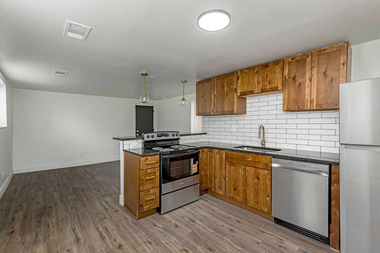 8 Bordeaux Dr #1 - Photo 6 of 18