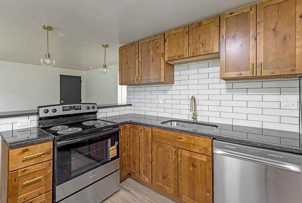 8 Bordeaux Dr #1 - Photo 7 of 18