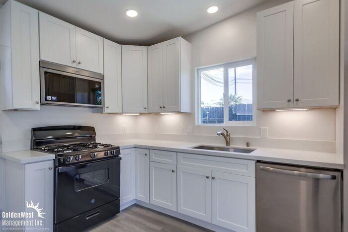 3981 King St #3981 - Photo 3 of 20