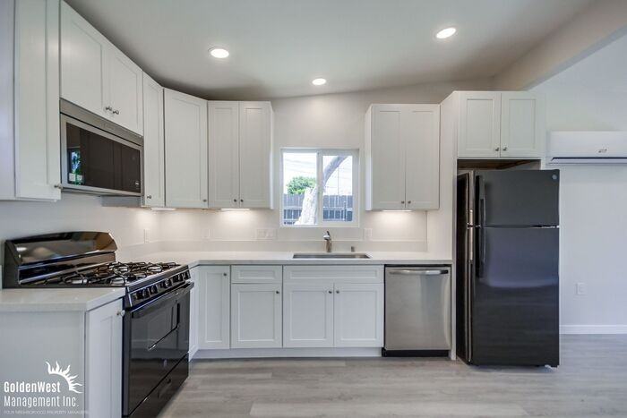 3981 King St #3981 - Photo 4 of 20