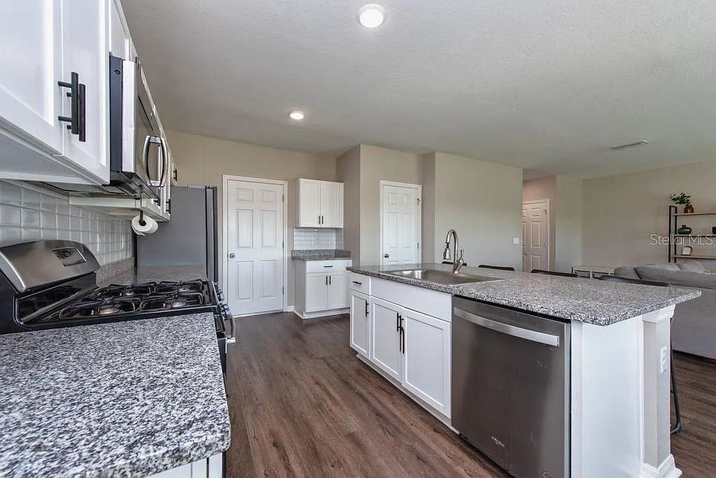 14617 Brumby Ridge Ave #NA - Photo 3 of 20