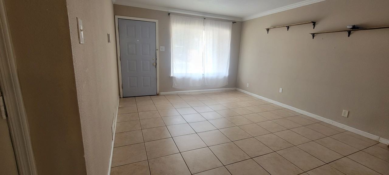 1705 Maxine St Ne #NA - Photo 2 of 5
