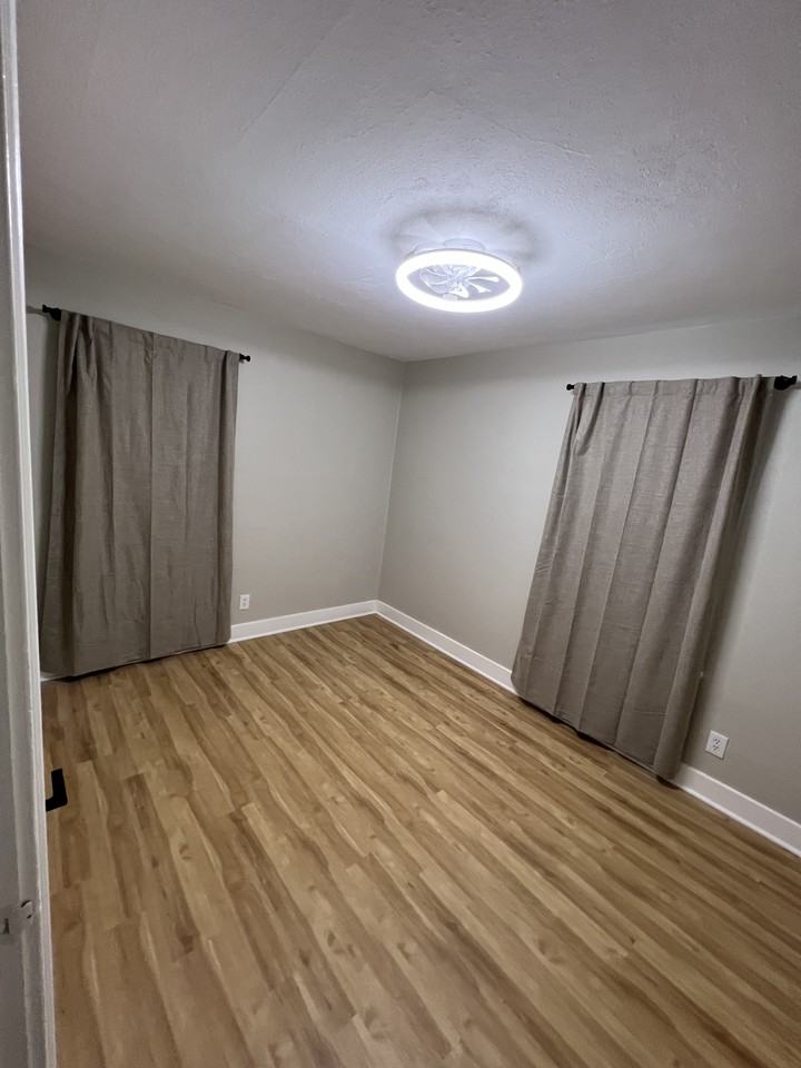 1013 S 5th Ave #NA - Photo 6 of 9
