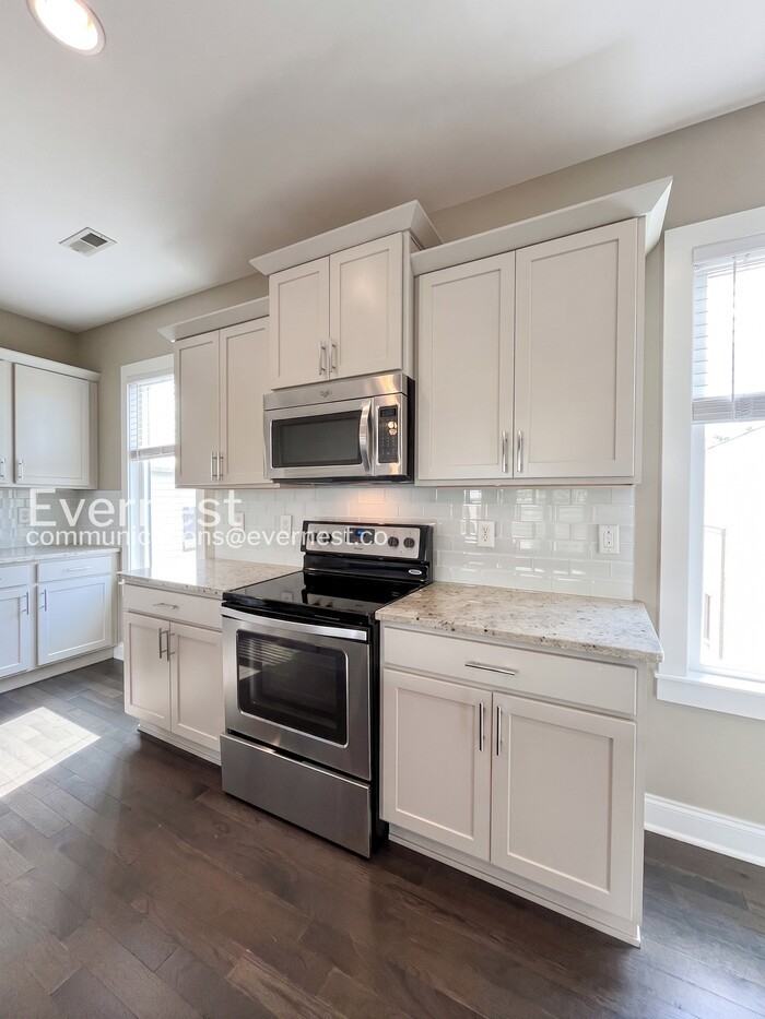 1302A Montgomery Ave - Photo 5 of 35
