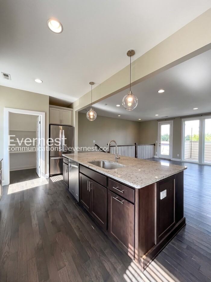 1302A Montgomery Ave - Photo 7 of 35