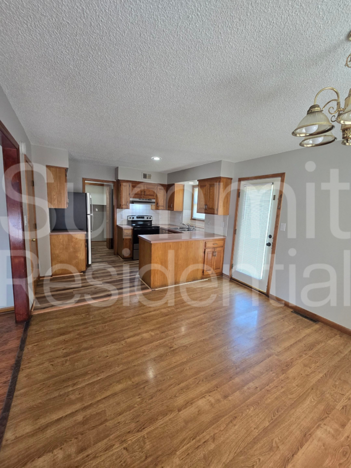 6636 W 152nd St - Photo 3 of 16